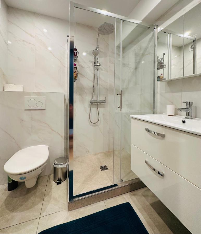 The Nice - 3 Rooms, 3Air Cond, 3Tv, 3Fans, 2 Wc, Wifi Everywhere 5Min Aeroport, Train, Beach, 1Min Tram, 15 Min Centre, Port, Parking Possible Exterior foto