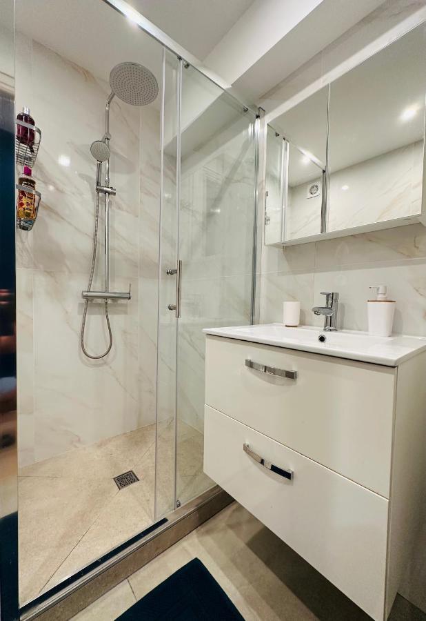 The Nice - 3 Rooms, 3Air Cond, 3Tv, 3Fans, 2 Wc, Wifi Everywhere 5Min Aeroport, Train, Beach, 1Min Tram, 15 Min Centre, Port, Parking Possible Exterior foto